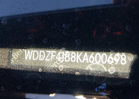 2019 Mercedes-Benz E 300 z USA, uszkodzony, nr VIN WDDZF4JB8KA600698